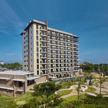 טגאיטאי Quest Hotel Tagaytay מראה חיצוני תמונה