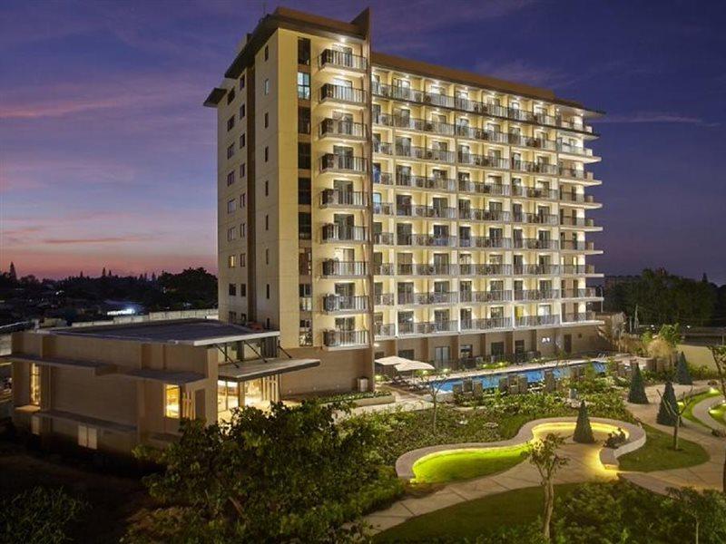 טגאיטאי Quest Hotel Tagaytay מראה חיצוני תמונה