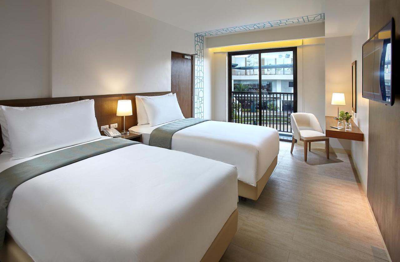 טגאיטאי Quest Hotel Tagaytay מראה חיצוני תמונה