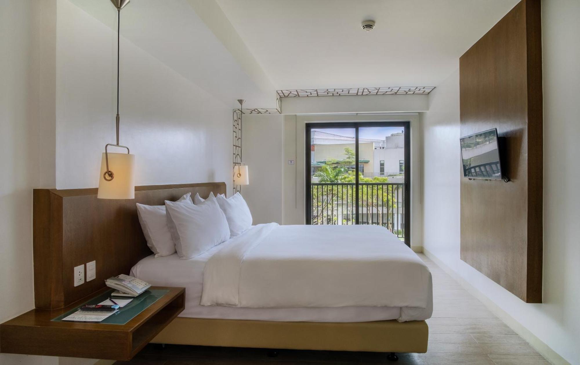 טגאיטאי Quest Hotel Tagaytay מראה חיצוני תמונה