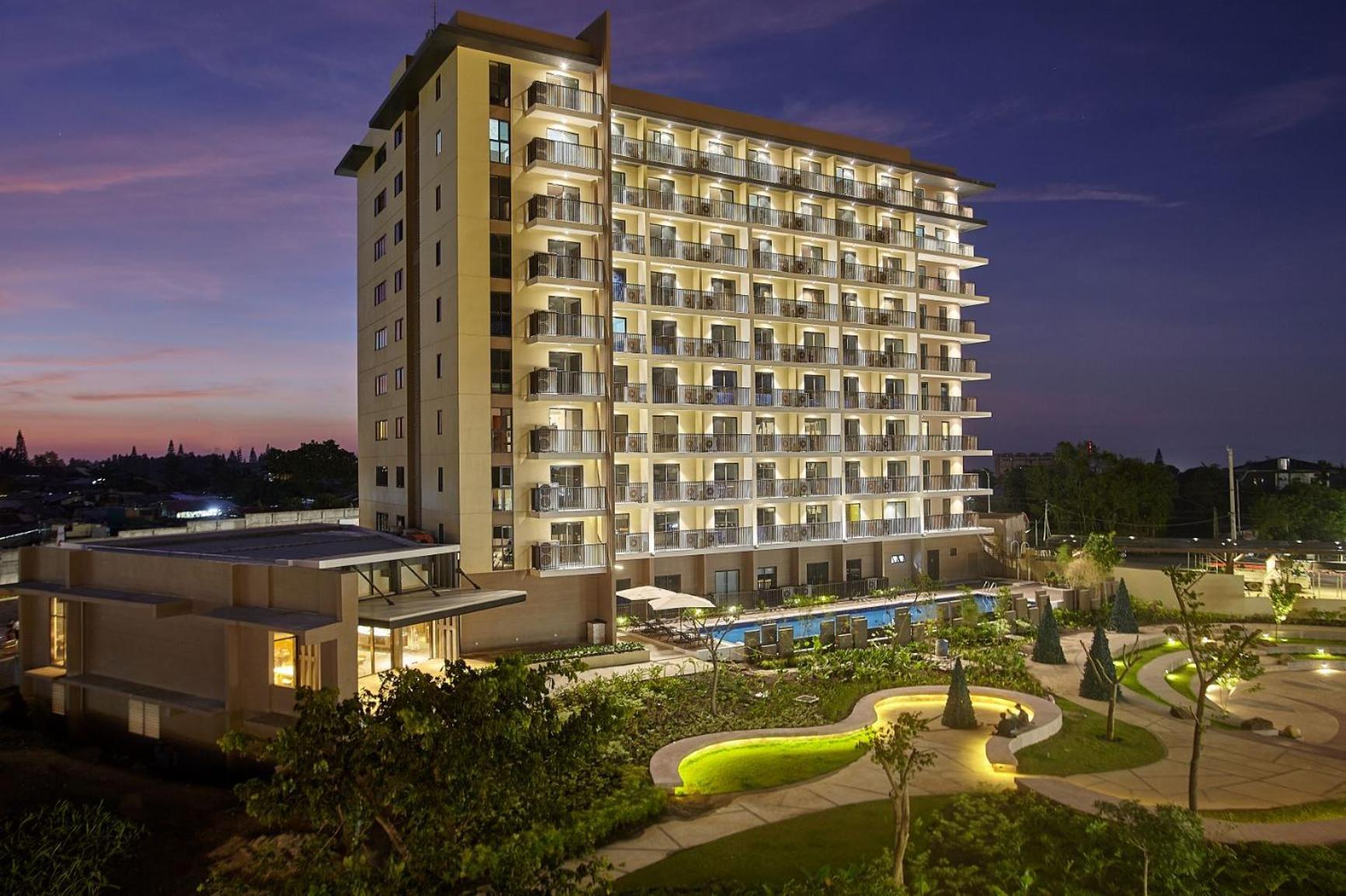 טגאיטאי Quest Hotel Tagaytay מראה חיצוני תמונה