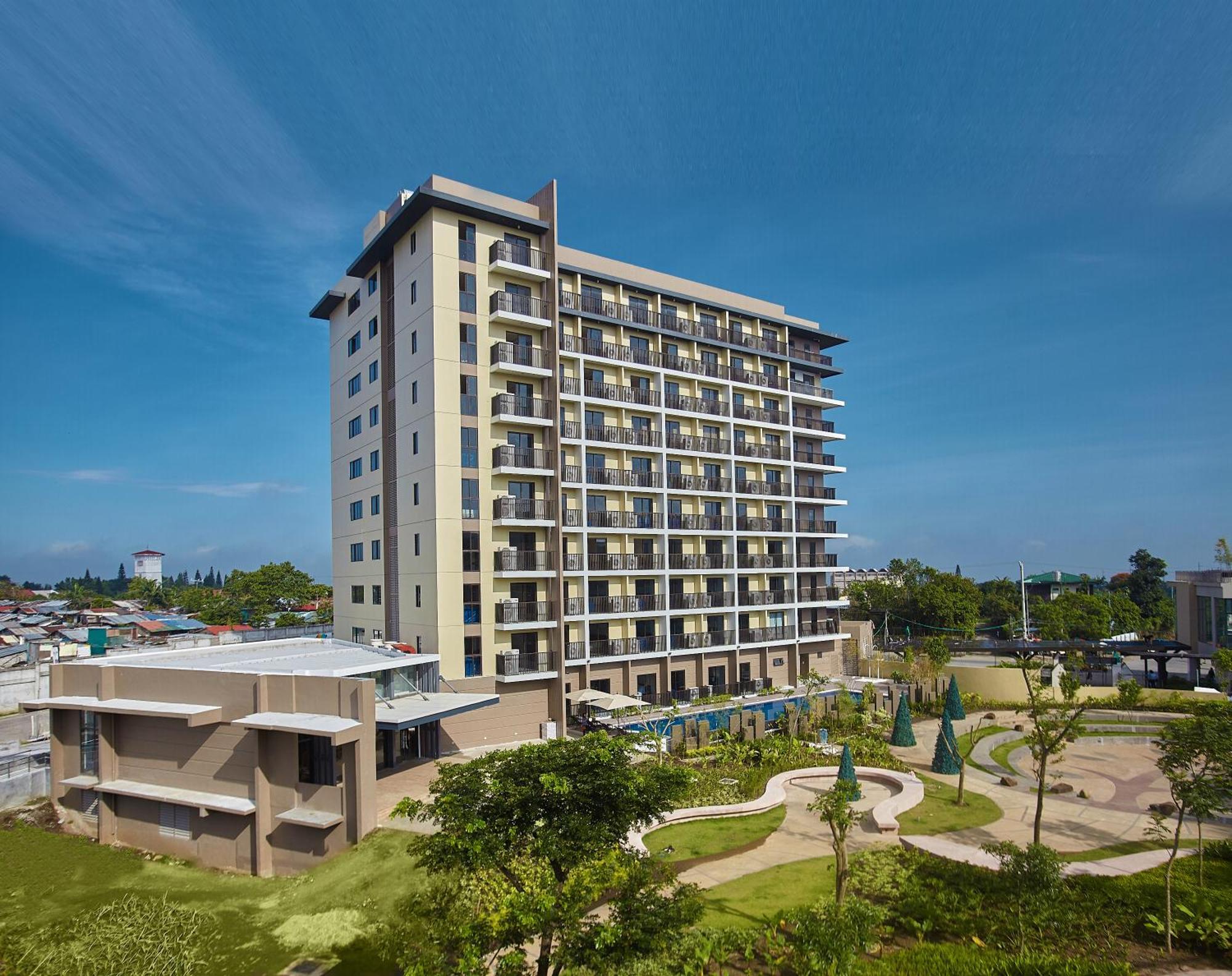 טגאיטאי Quest Hotel Tagaytay מראה חיצוני תמונה