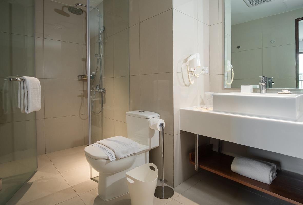 טגאיטאי Quest Hotel Tagaytay מראה חיצוני תמונה