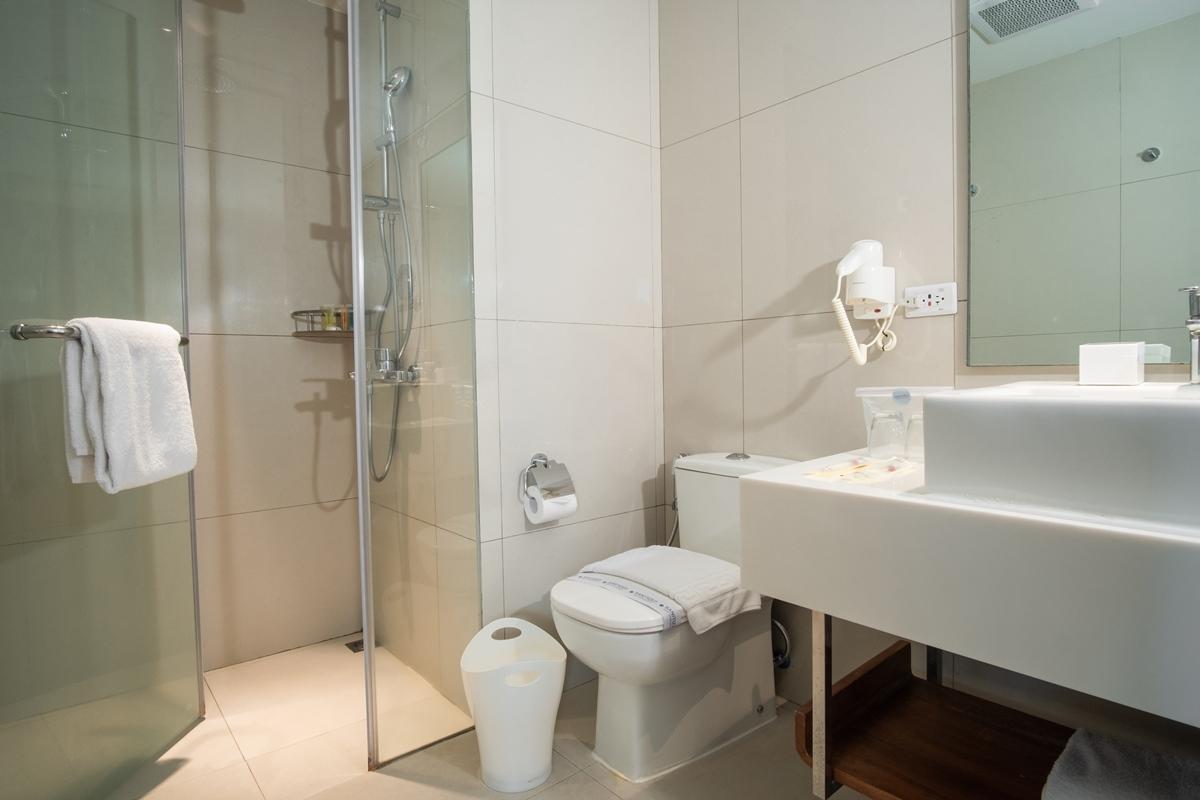 טגאיטאי Quest Hotel Tagaytay מראה חיצוני תמונה