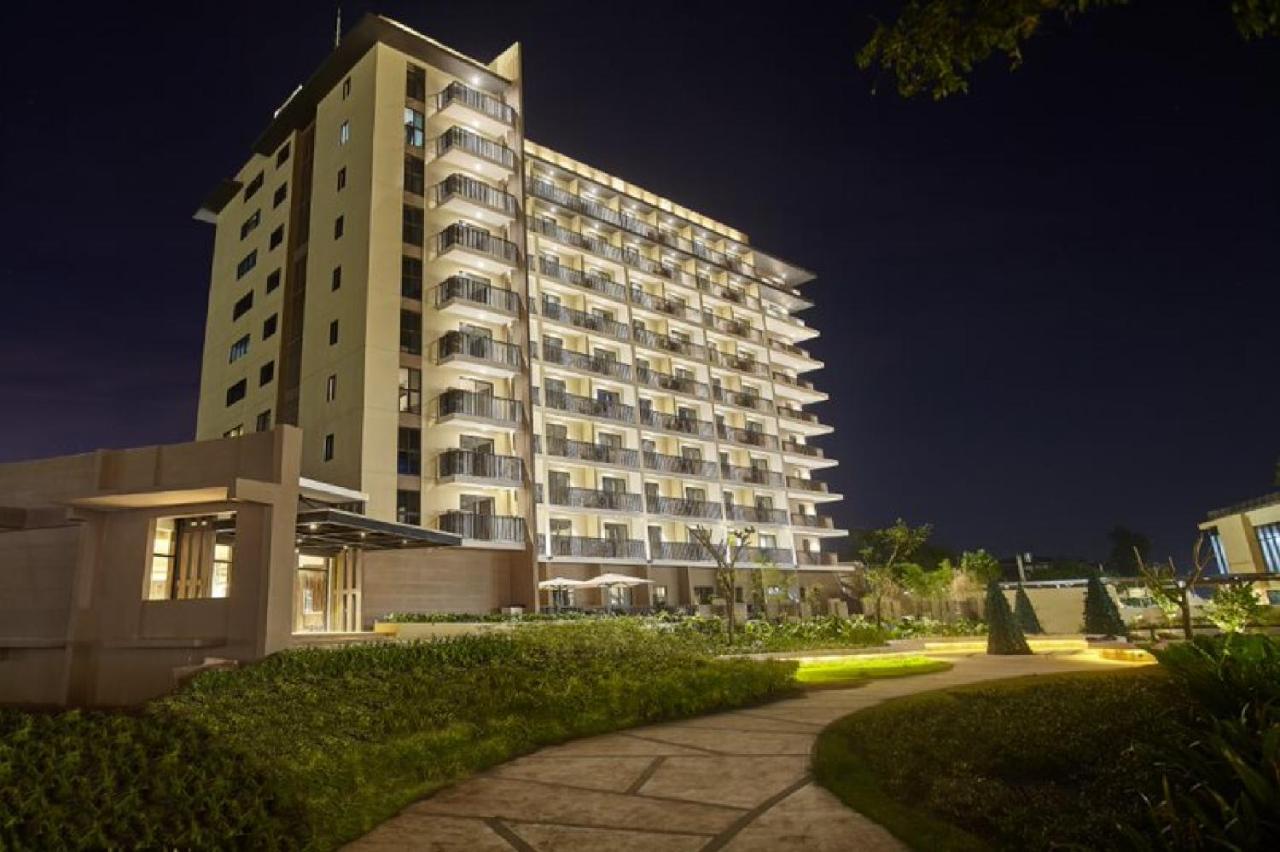 טגאיטאי Quest Hotel Tagaytay מראה חיצוני תמונה