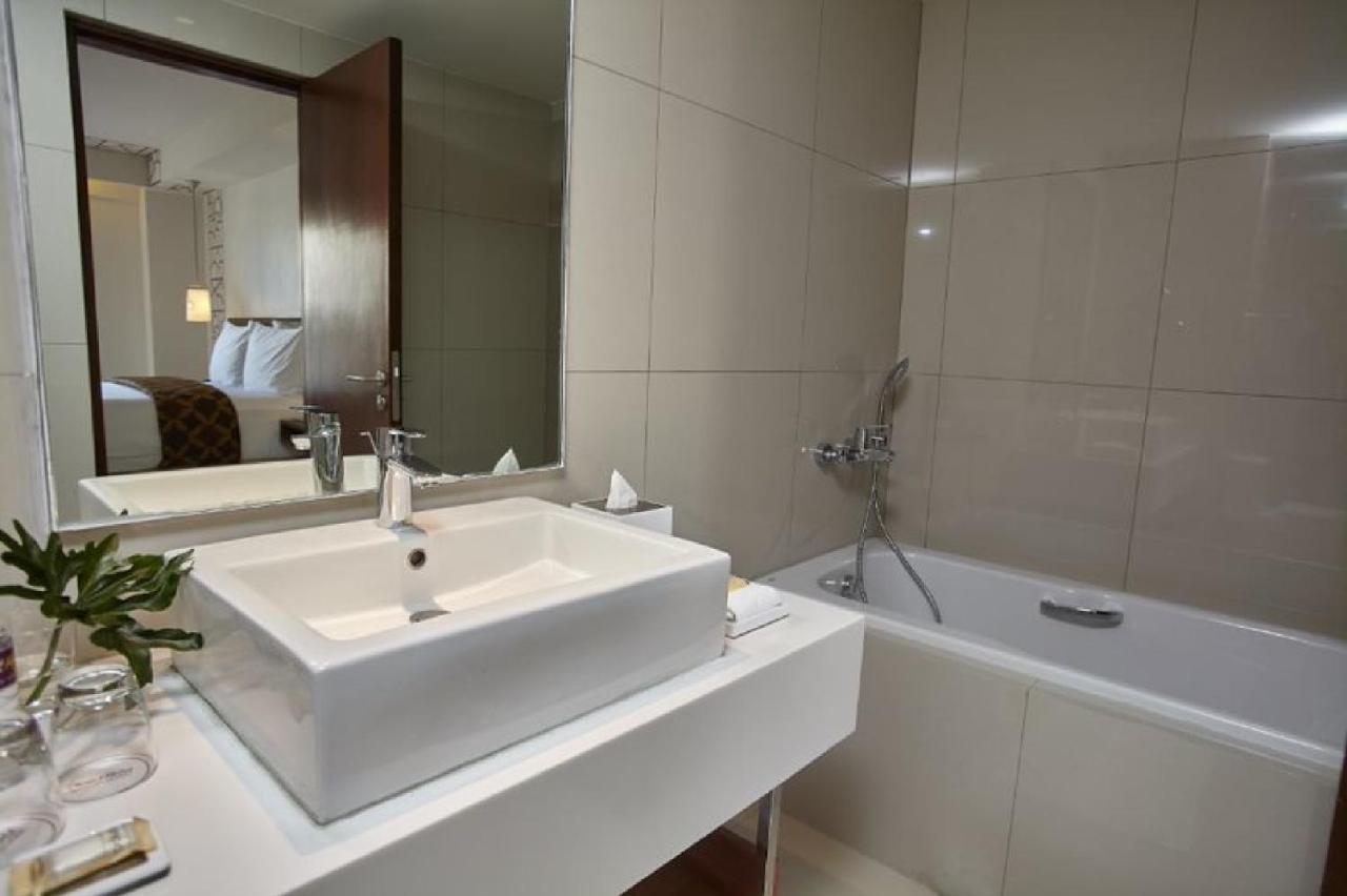 טגאיטאי Quest Hotel Tagaytay מראה חיצוני תמונה